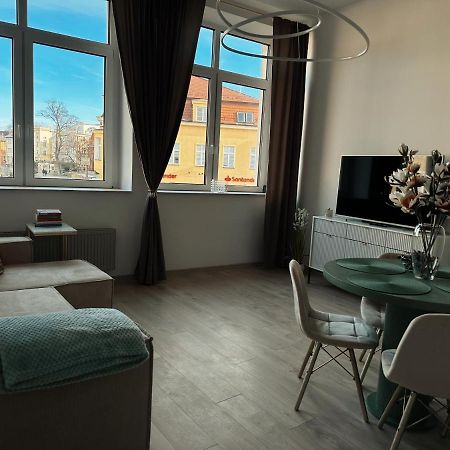 Loft Przy Placu Niepodleglosci Apartment Jelenia Gora Luaran gambar