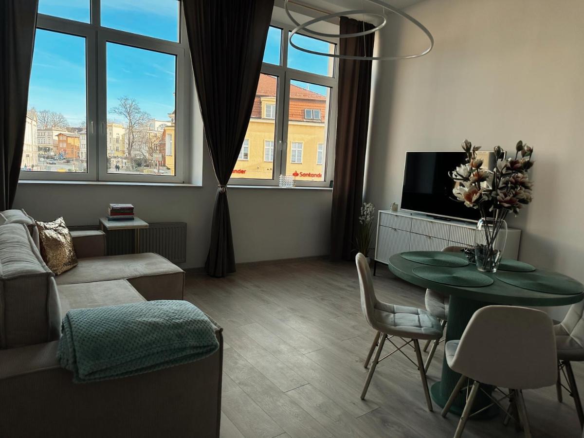 Loft Przy Placu Niepodleglosci Apartment Jelenia Gora Luaran gambar