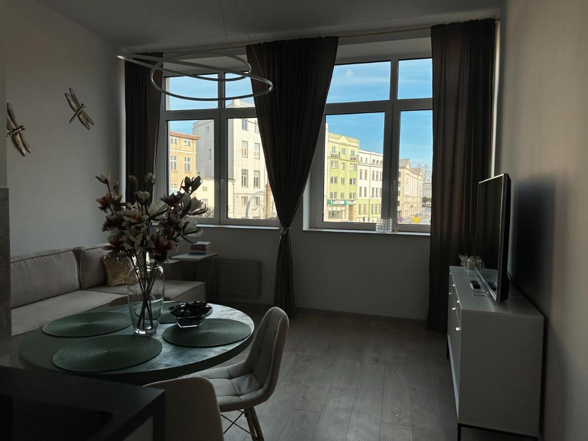 Loft Przy Placu Niepodleglosci Apartment Jelenia Gora Luaran gambar