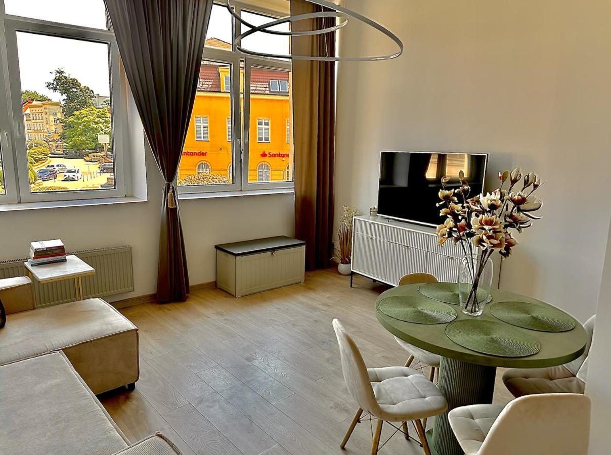 Loft Przy Placu Niepodleglosci Apartment Jelenia Gora Luaran gambar