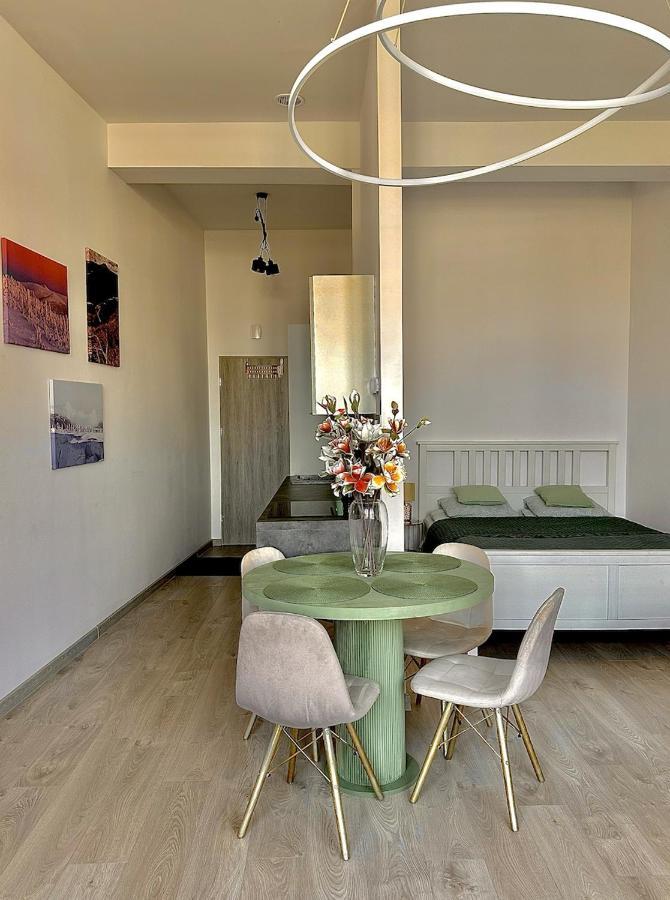 Loft Przy Placu Niepodleglosci Apartment Jelenia Gora Luaran gambar